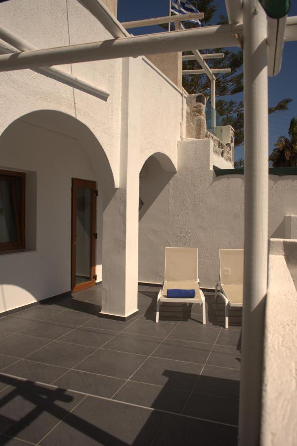 Moschatos Beach House Kamári Exteriör bild